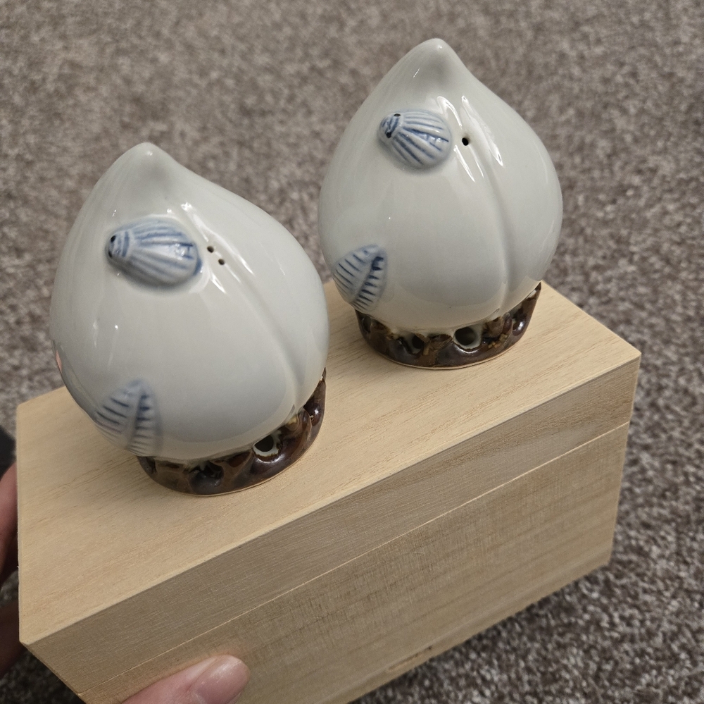 Ceramic peach shaped Salt and Pepper Shakers